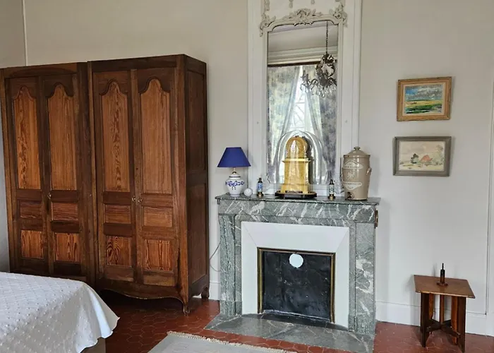 Chateau De Bournet Bed & Breakfast 4*
