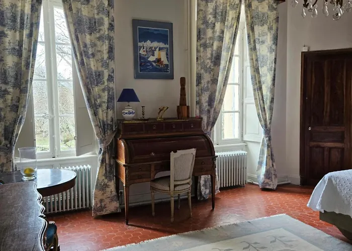 Chateau De Bournet Bed & Breakfast