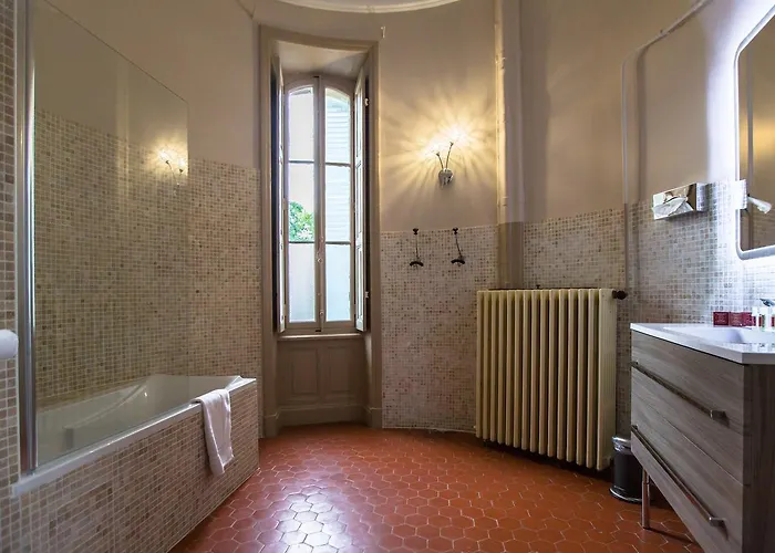 Chateau De Bournet Bed & Breakfast