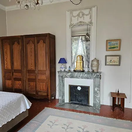 Chateau De Bournet לינה וארוחת בוקר 4*